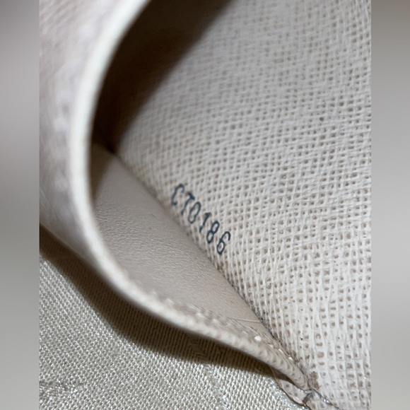 Louis Vuitton Damier Azur 6 Key Holder - Picture 12 of 16